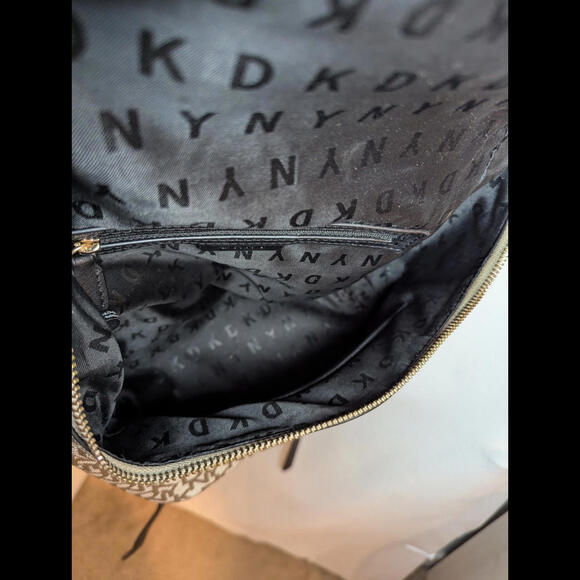DKNY Bradee Signature Backpack Bag Flap Closure Logo Pattern Beige Original - Picture 10 of 12